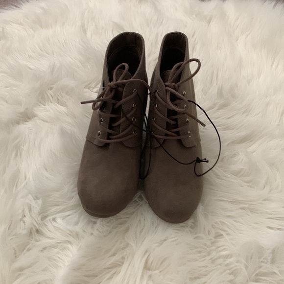 NWT! Arizona Jean Co Lawrence Wedge Heel Ankle Booties - Picture 2 of 3